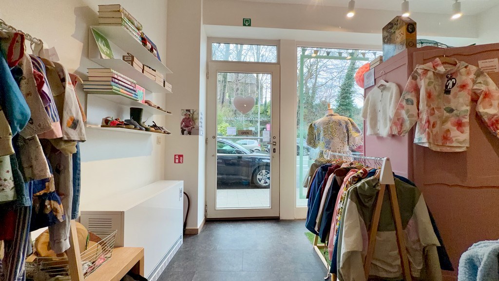 Commercieel gelegen handelsruimte te huur in Sint-Amandsberg