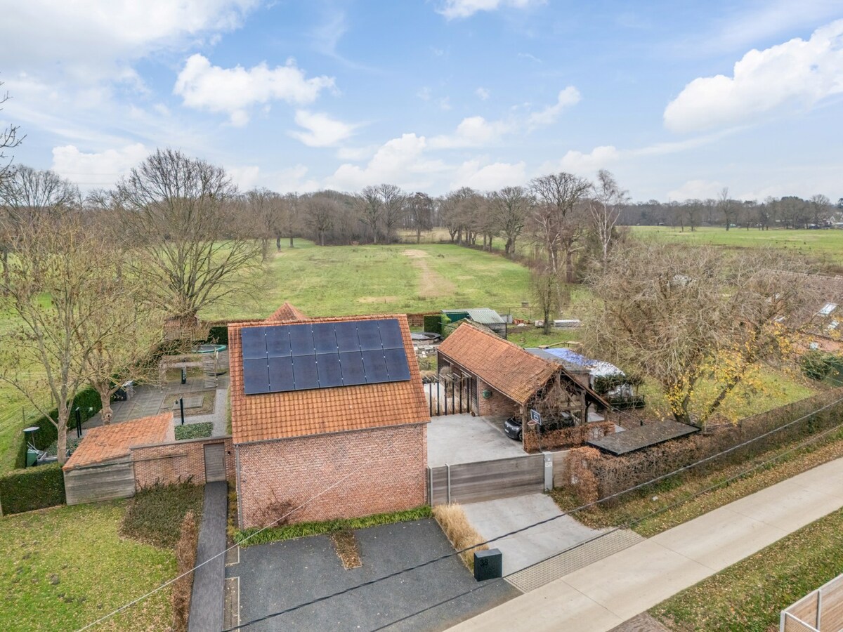 Uniek landhuis op een perceel van +/- 27 are in een GROENE oase 
