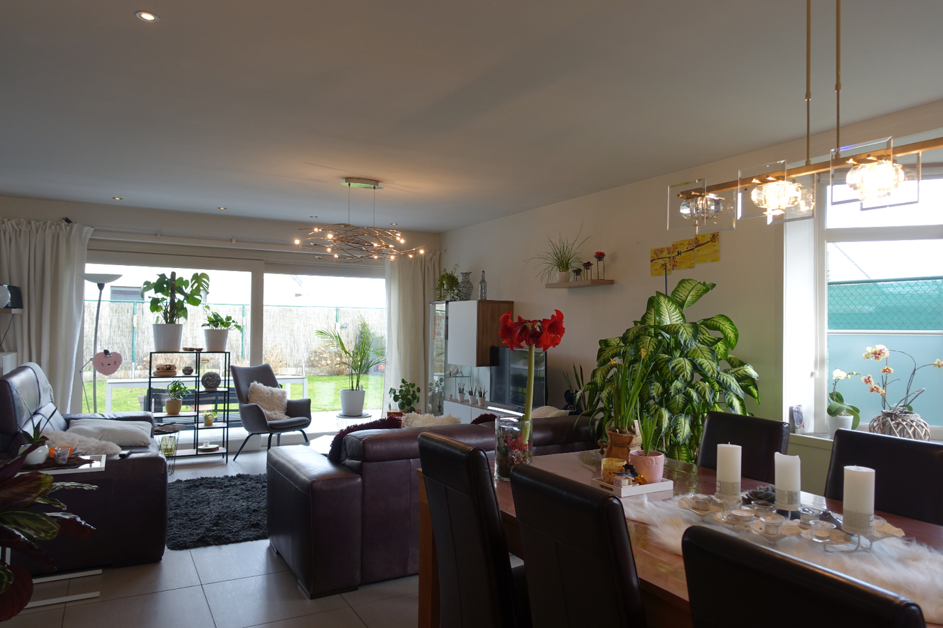 Instapklare hoekwoning met zonnige tuin 