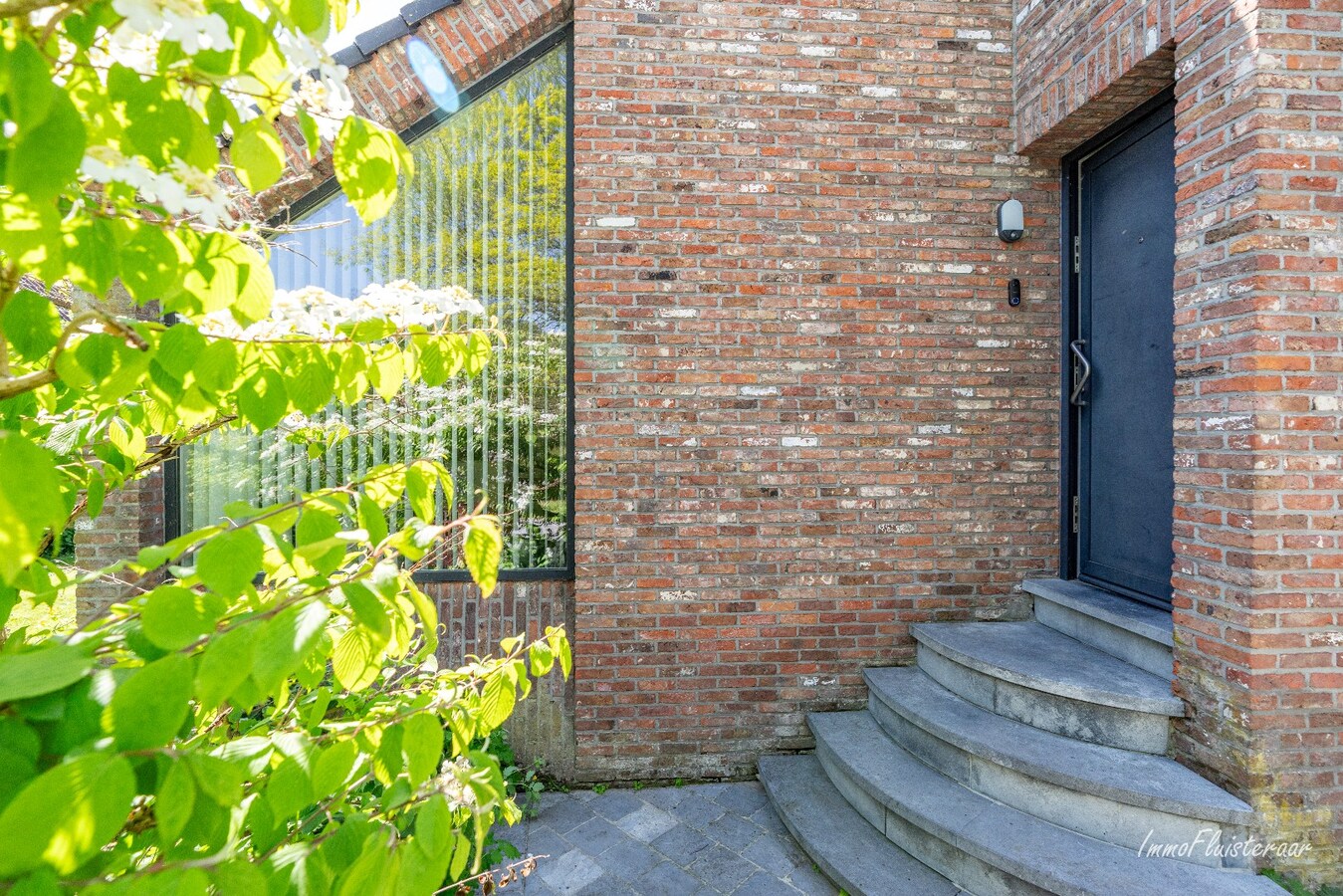 Charmante villa avec bâtiment d'écurie et prairie sur environ 6 700 m² à Hamme. 