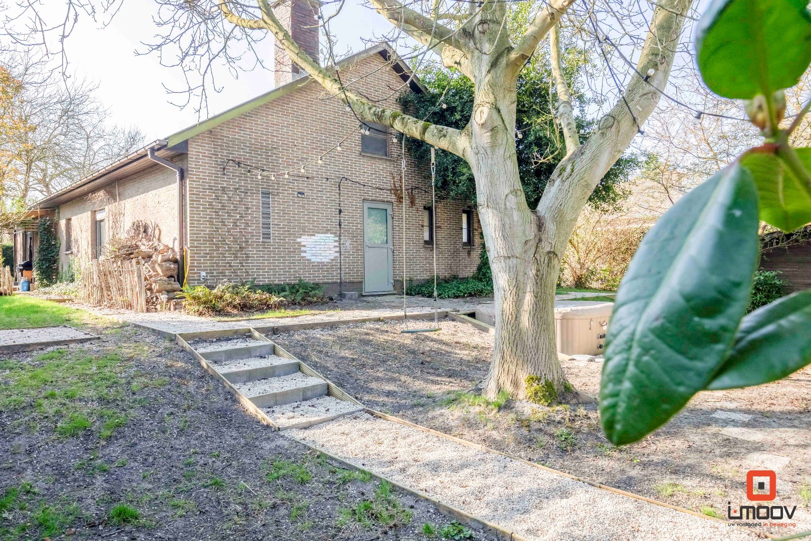 Open bebouwing met 3 slaapkamers en grote tuin in residentiële, groene woonwijk 