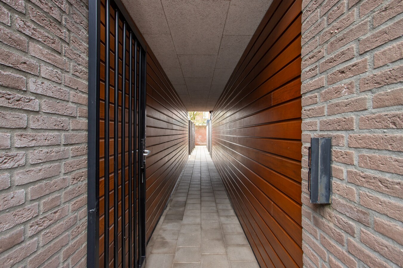 Instapklare geschakelde woning uit 2006 met centrale ligging! 