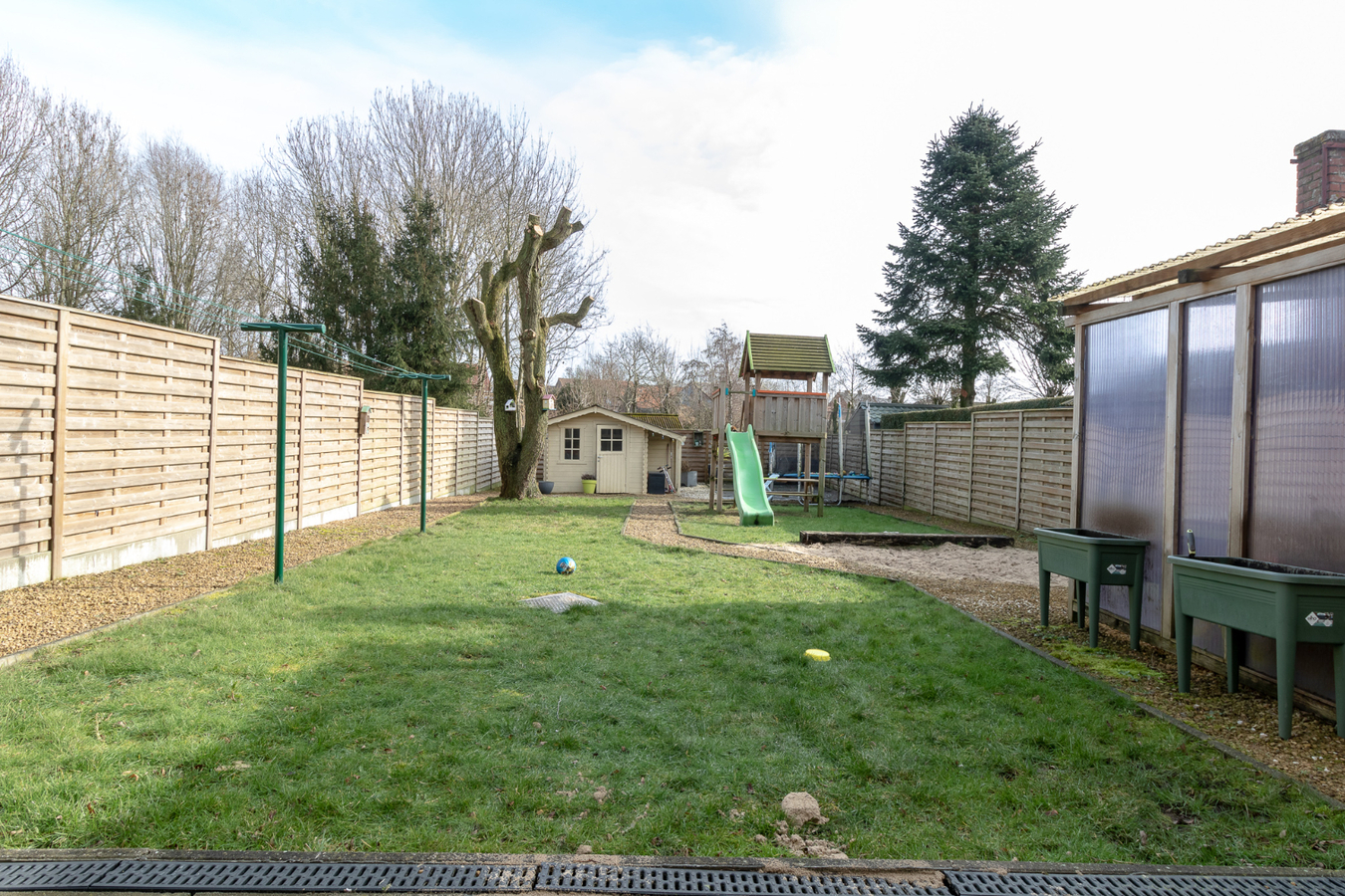 Gezinswoning met 4 slaapkamers en garage op 364m² te Ichtegem 