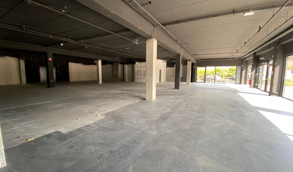 Winkel te huur langs Kortrijksesteenweg in Gent