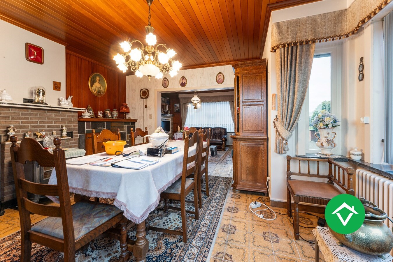 Ruime gezinswoning met vier slaapkamers en werkruimte te Kortemark 