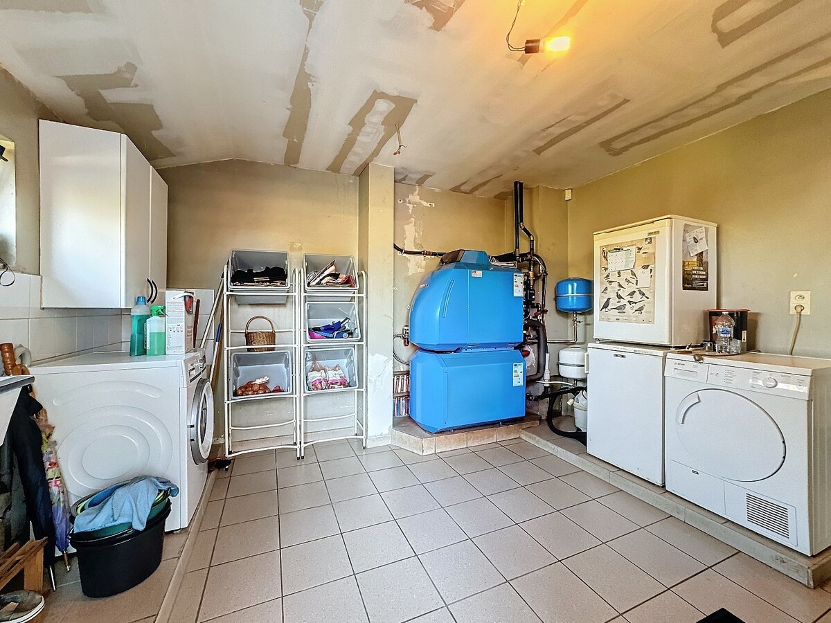 Ruime gezinswoning met knappe tuin te Erwetegem 