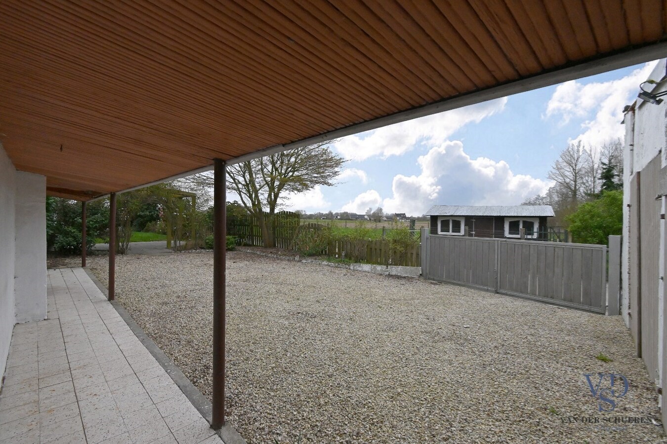 Woning met belendend perceel weiland 