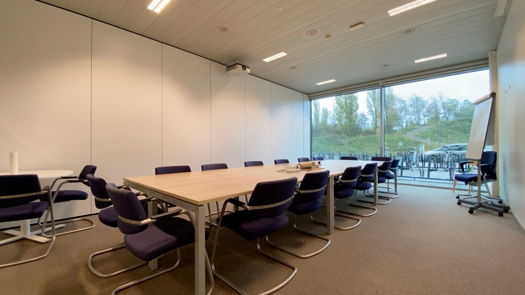 Instapklaar kantoorgelijkvloers te huur in Blue Towers in Gent