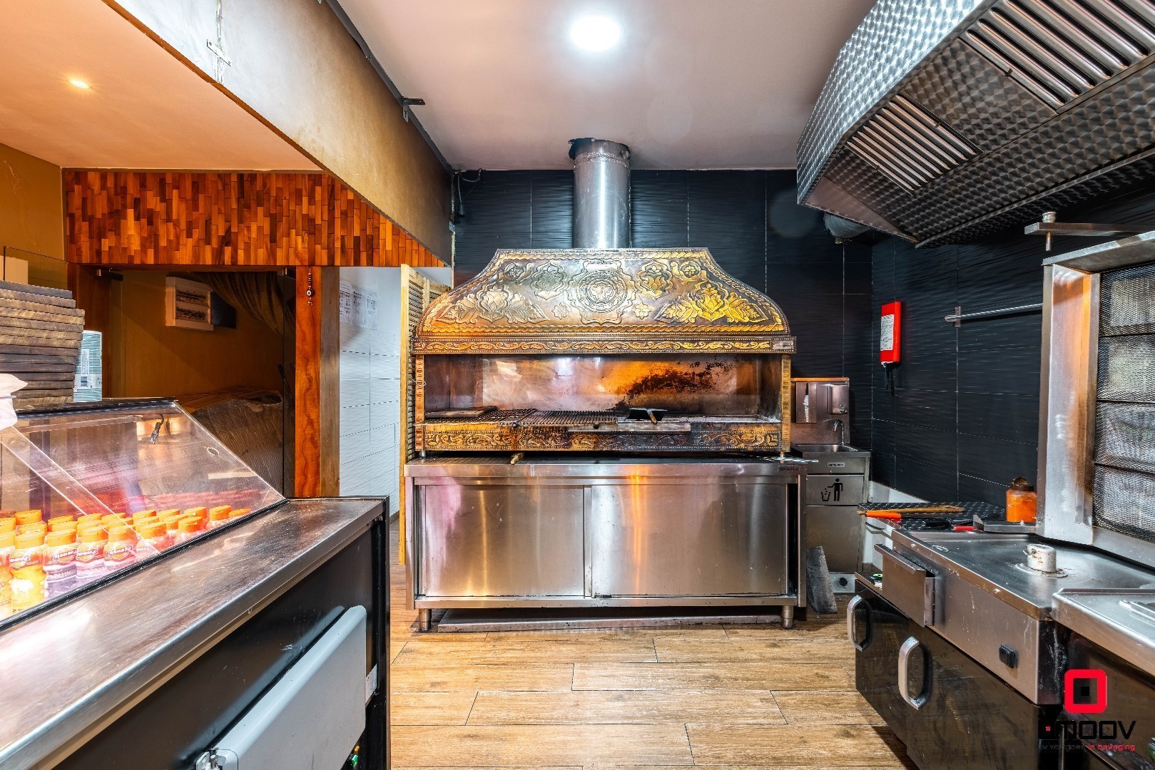 Uniek gemengd pand met commerciële invulling én ruime privéwoning in opkomende buurt van Gent 