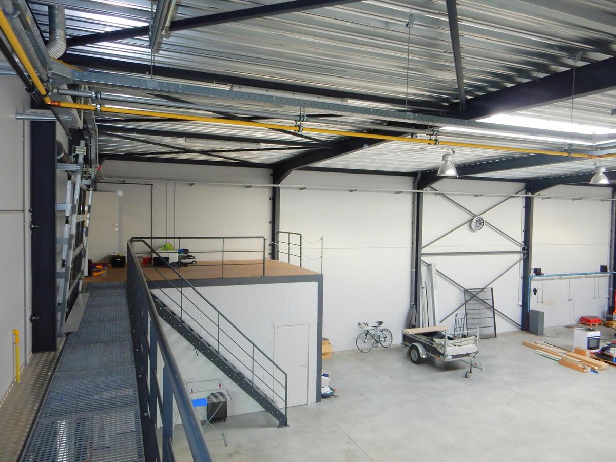 Bedrijfsgebouw met prachtige  woonst 