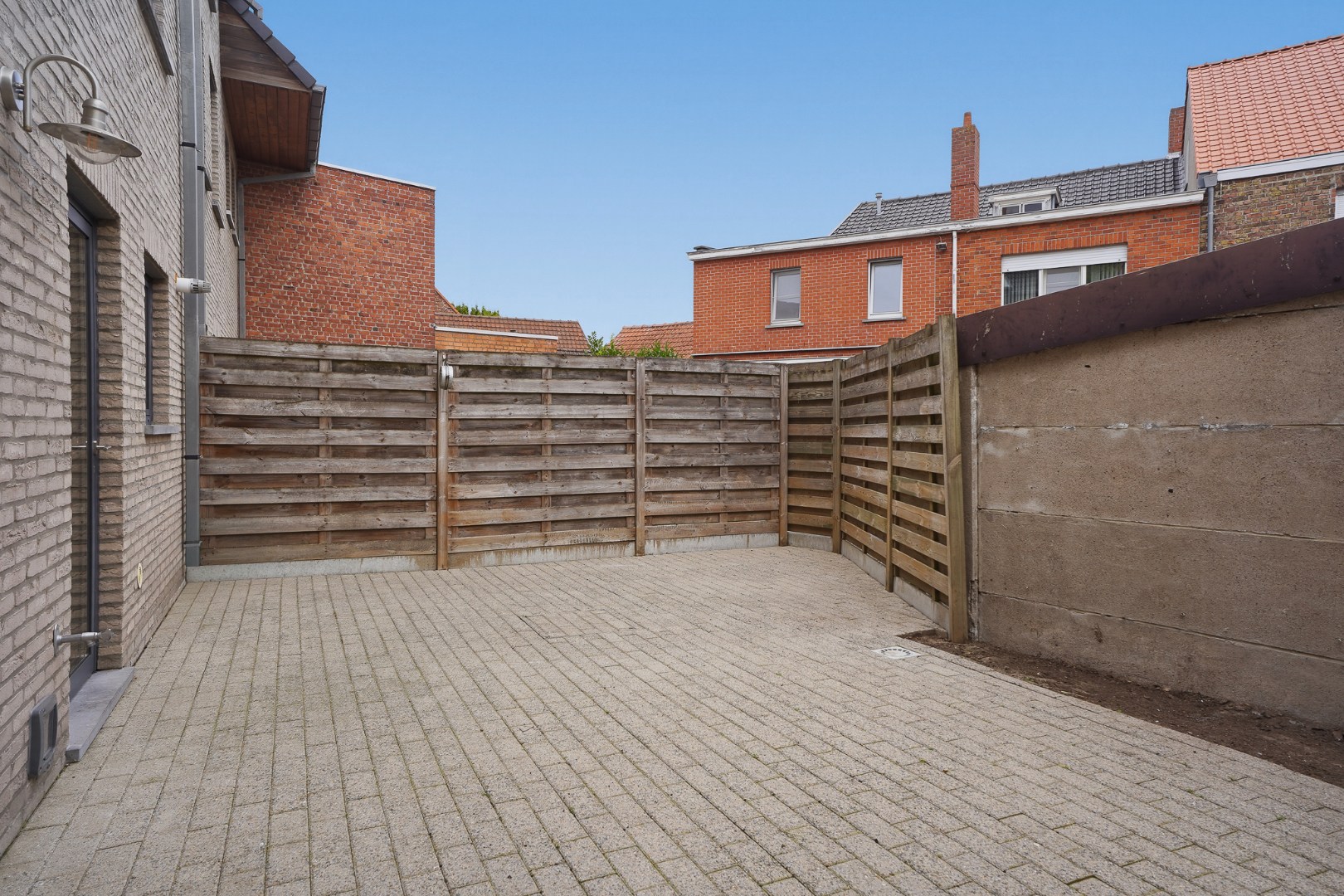Instapklare rijwoning met garage op toplocatie in hartje Sint-Michiels 