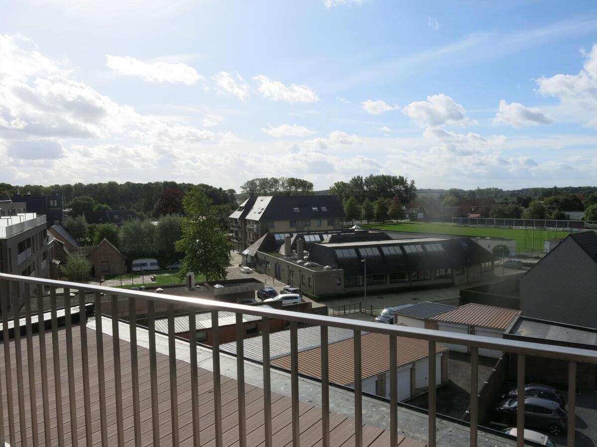 Ruim dakappartement met 2 slaapkamers op de Markt in Houthulst 