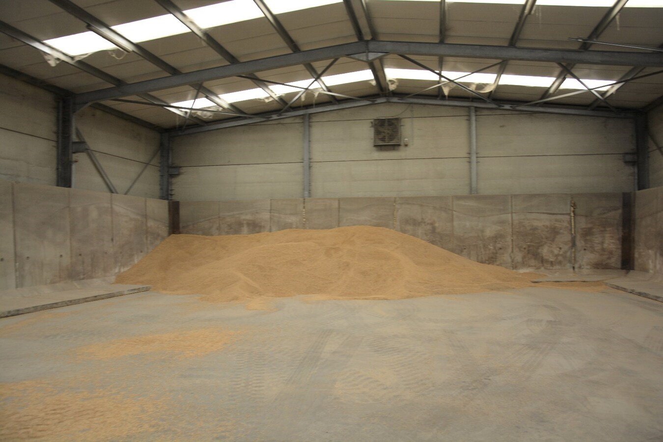 Ruime loods in industriegebied Lichtervelde - OVERNAME 