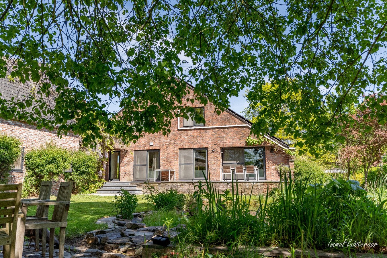 Charmante villa avec bâtiment d'écurie et prairie sur environ 6 700 m² à Hamme. 