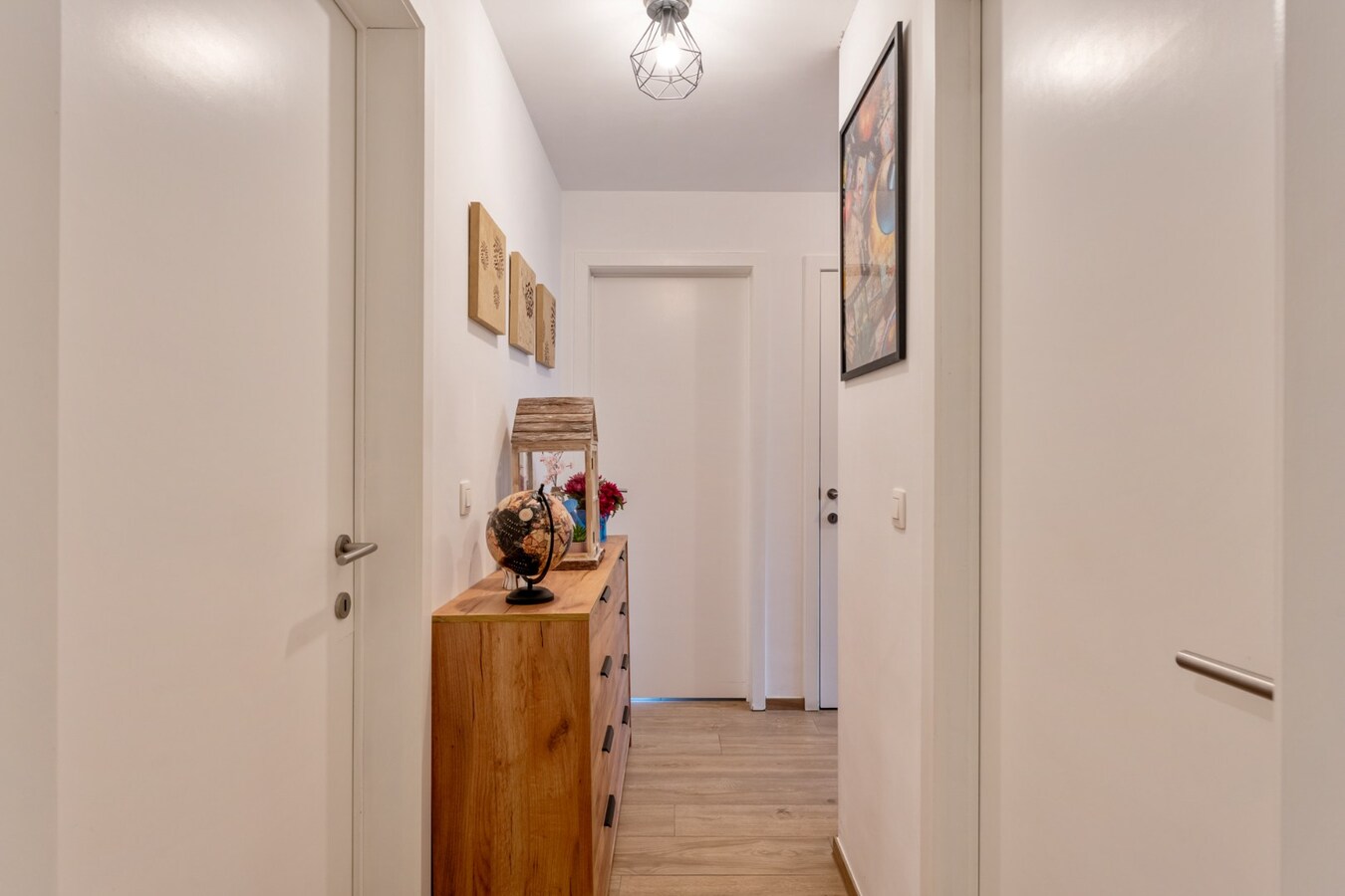 Recent, gelijkvloers appartement in een stijlvolle residentie mét ondergrondse parkeerplaats en kelderberging! 