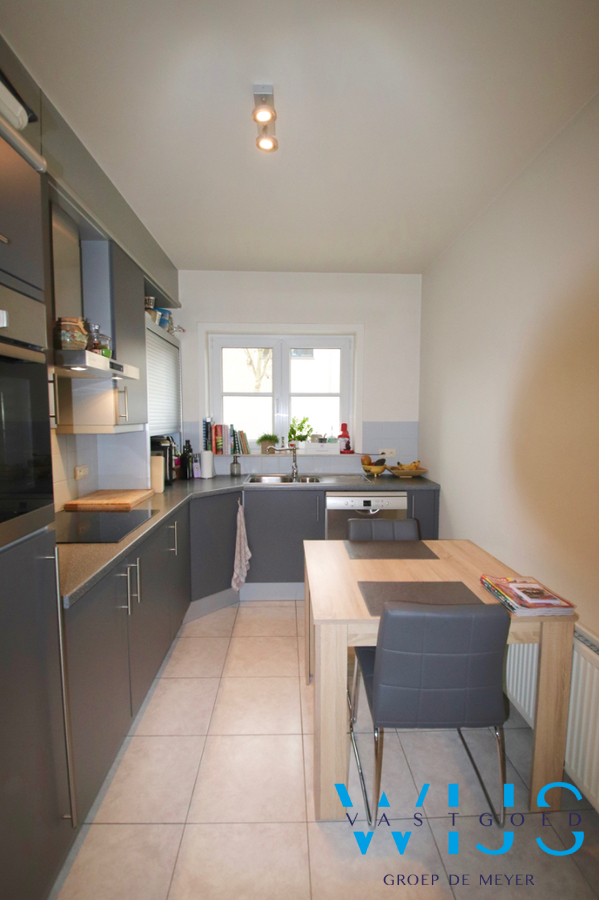 Instapklare &amp; gezellige woning met garage in hartje Eeklo! 