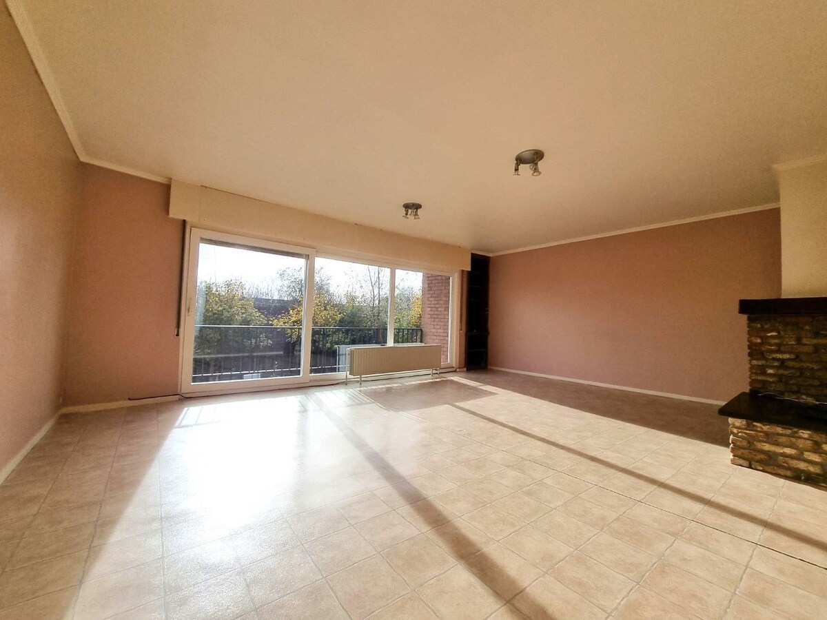 Uitzonderlijk ruim (129m²) en breed (+-10,45m) appartement met drie slaapkamers + mogelijkheid garage 