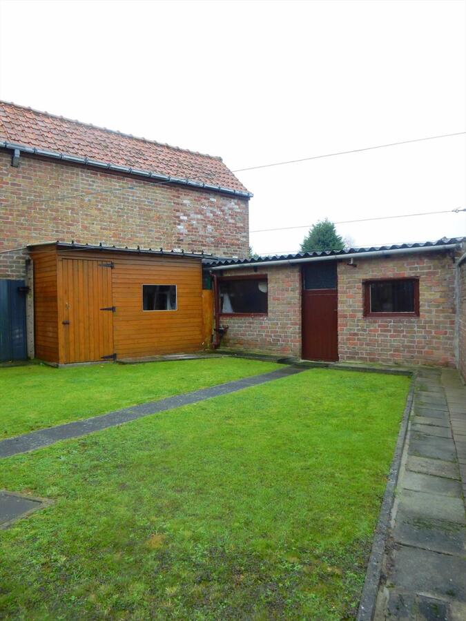 Op te frissen woning met 3 slaapkamers 