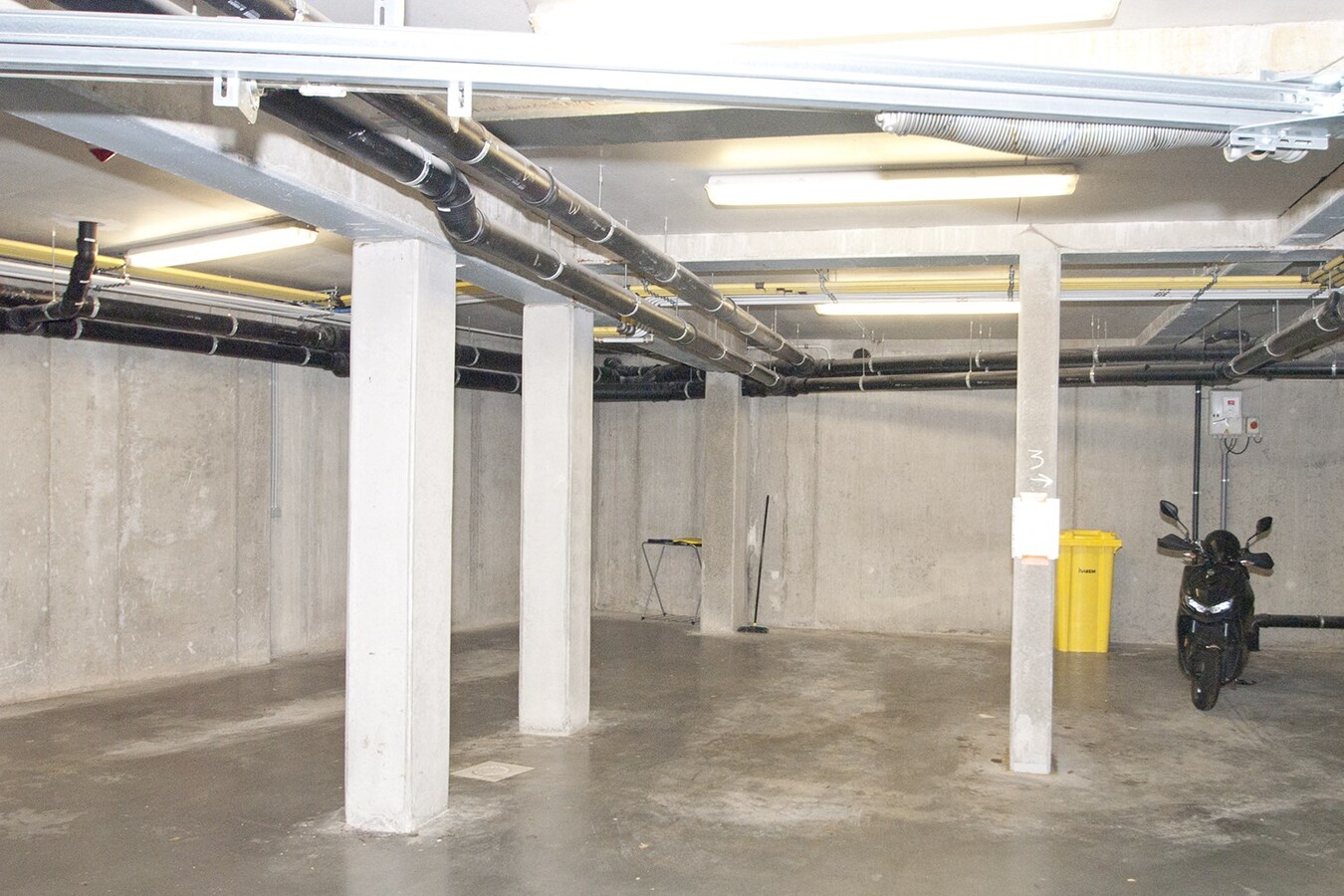 Instapklaar appartement - 2 slpks - lift - 2 terrassen - parking 