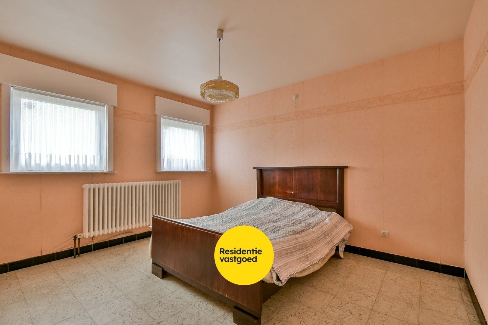 Statige woning met ruime loodsen in Kortemark! 