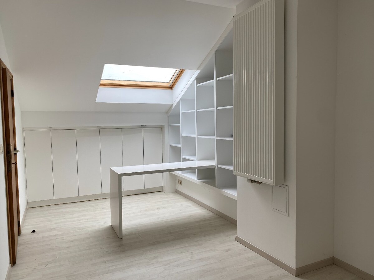 Alleenstaande woning op ruim perceel van 1035 m² 