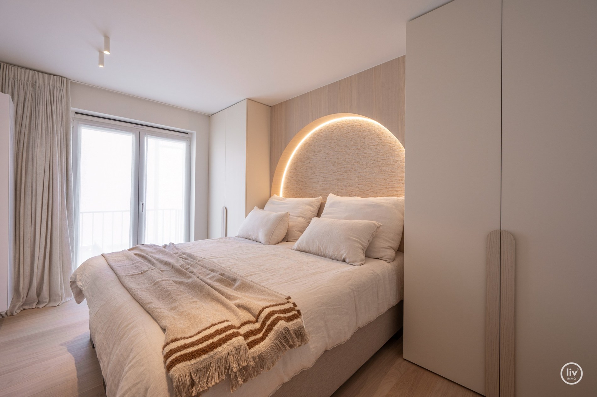 Appartement de plus de 3 chambres avec des finitions très luxueuses et possibilité de garage dans l'immeuble. 