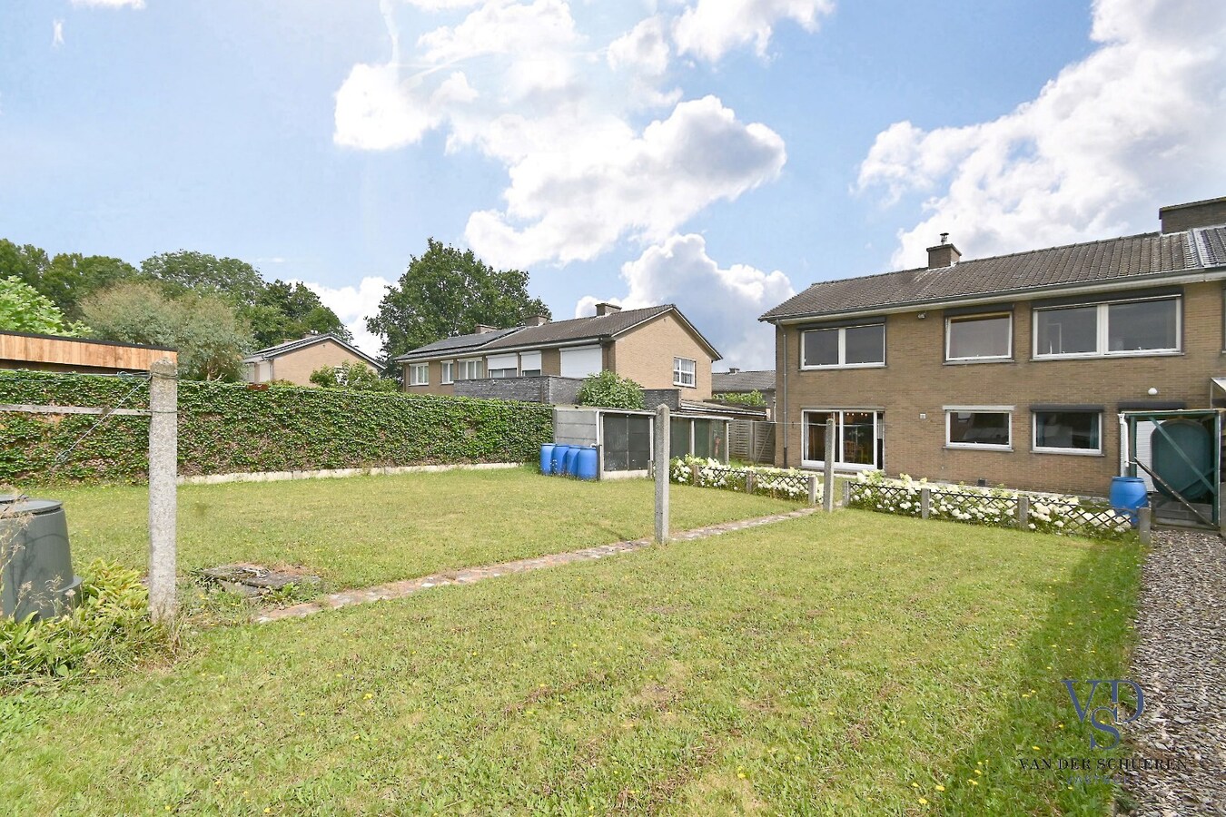 Degelijke Half Open Bebouwing 