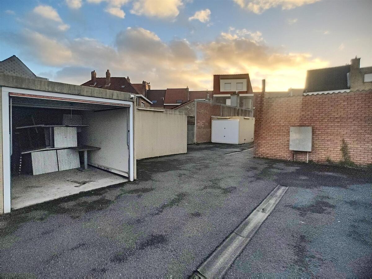 Makkelijk inrijdbare garagebox in de Pannenstraat - Heist 