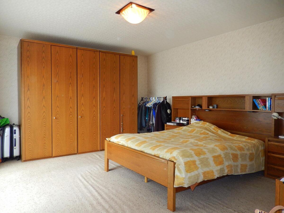 Ruime villa met zonnige tuin en 4 of 5 slaapkamers 