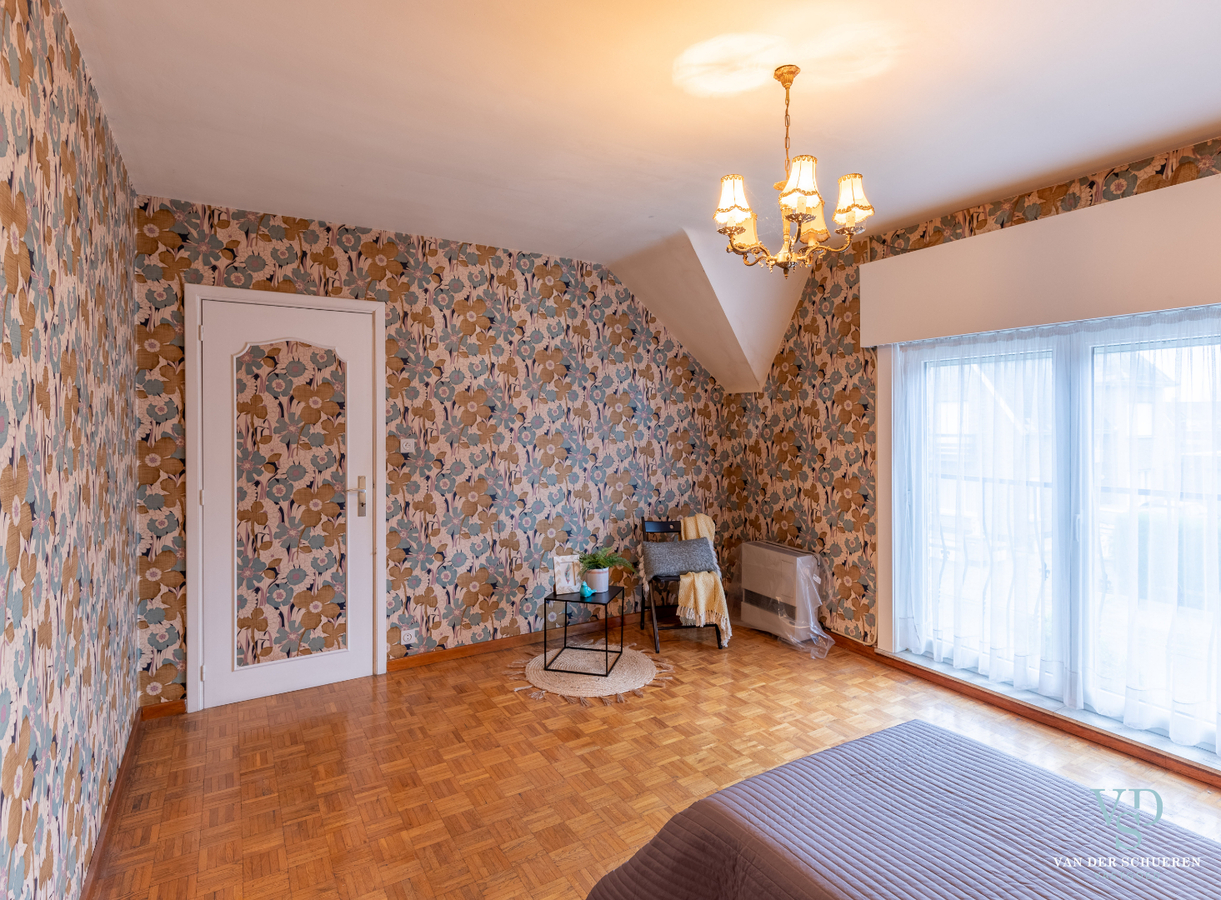 Degelijke, op te frissen Half Open Bebouwing. 