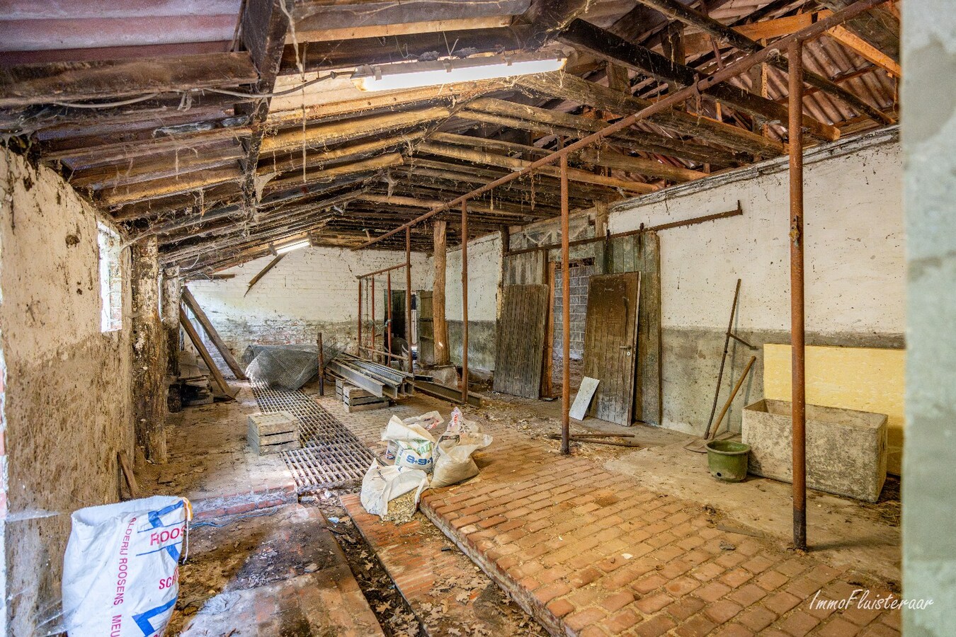 Uniek gelegen te renoveren woning met stalgebouw op ca. 10ha te Herk-de-Stad 