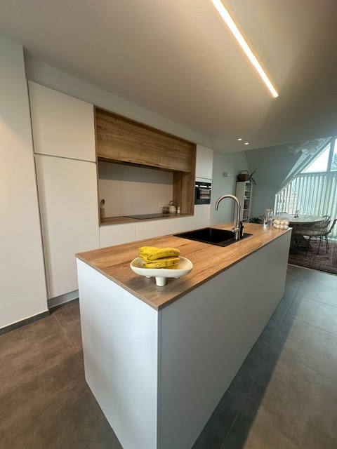 Recent en energiezuinig appartement met 2 slpk. en groot terras in Geel-centrum 