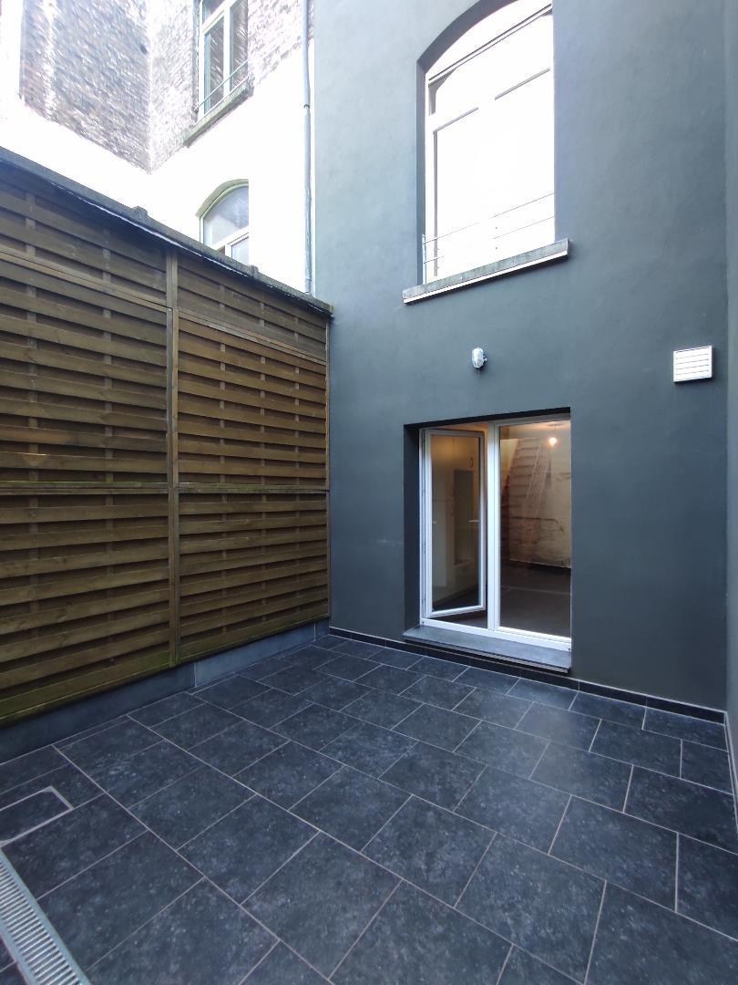 Lichtrijk duplex appartement in gerenoveerde burgerwoning 