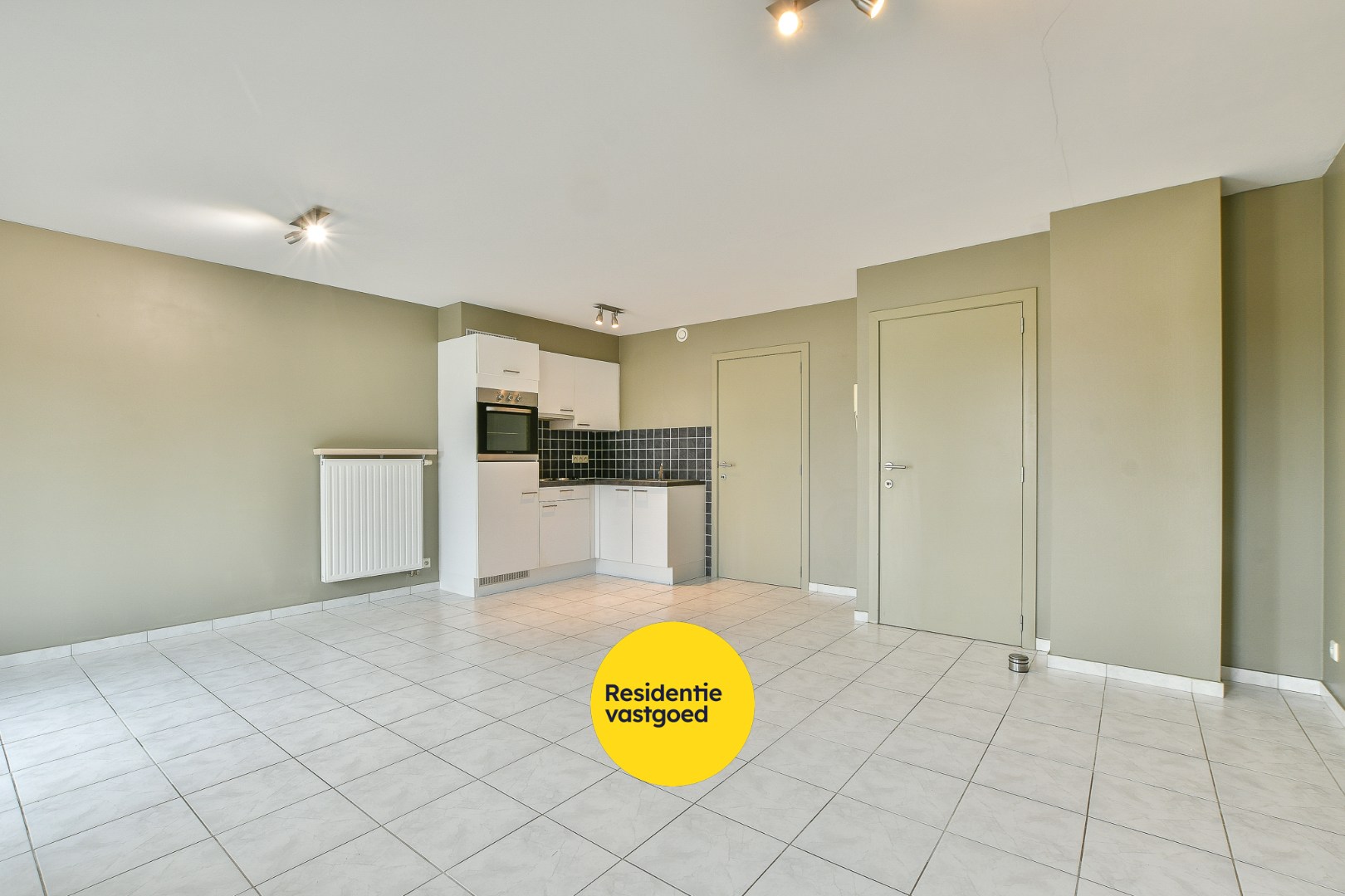 Modern gelijkvloers appartement met 2 slaapkamers– op slechts 500m van strand en zee! 