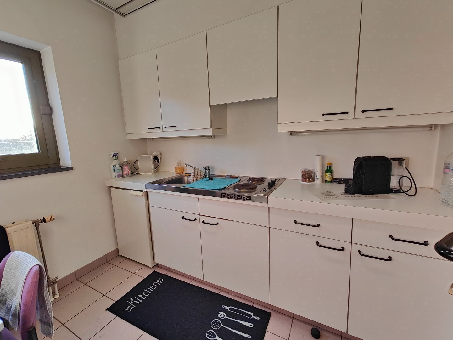 Kantoorruimte op het 1e verdiep te huur in het centrum van Ardooie 