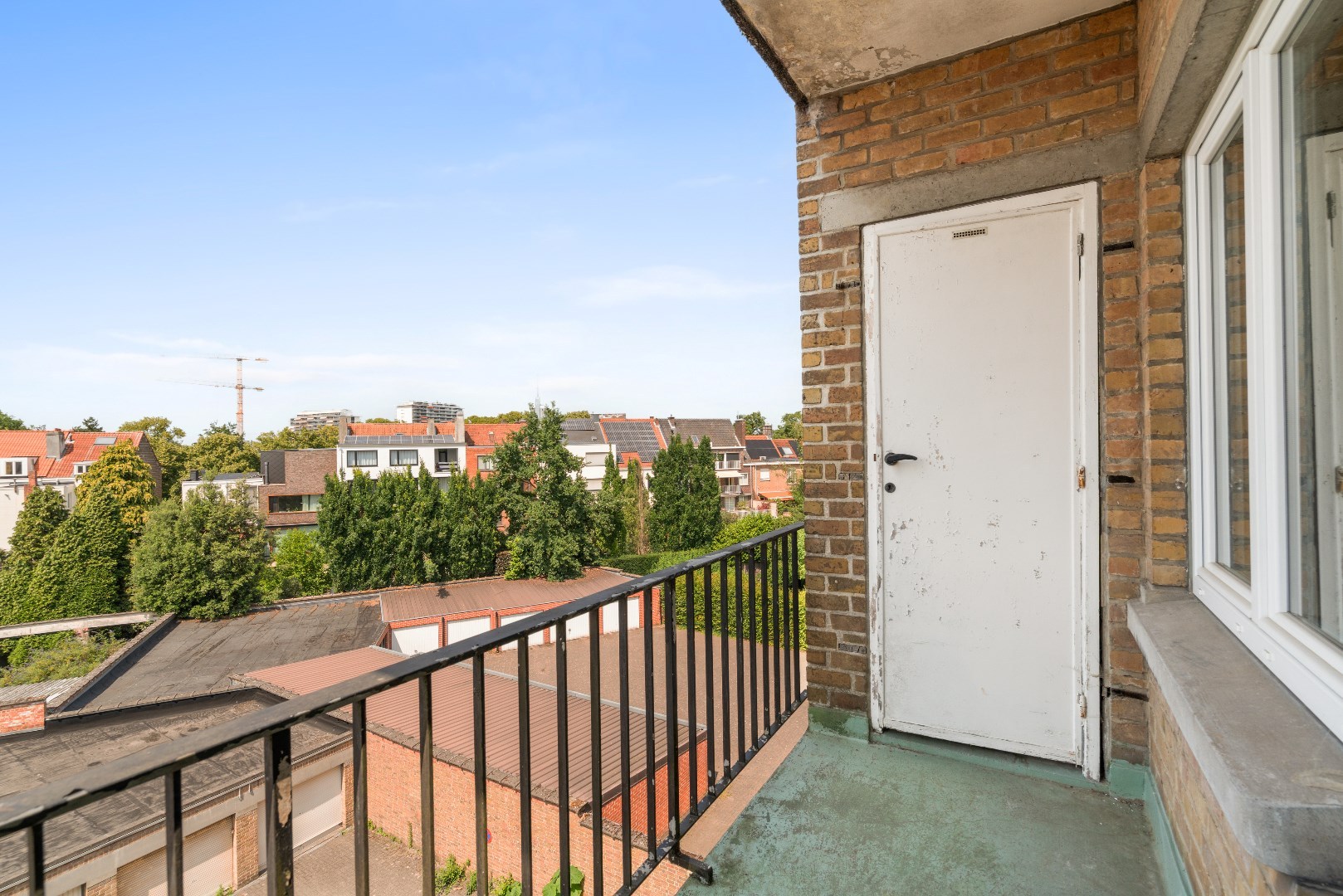 Lichtrijk 2-slpk appartement met garage 