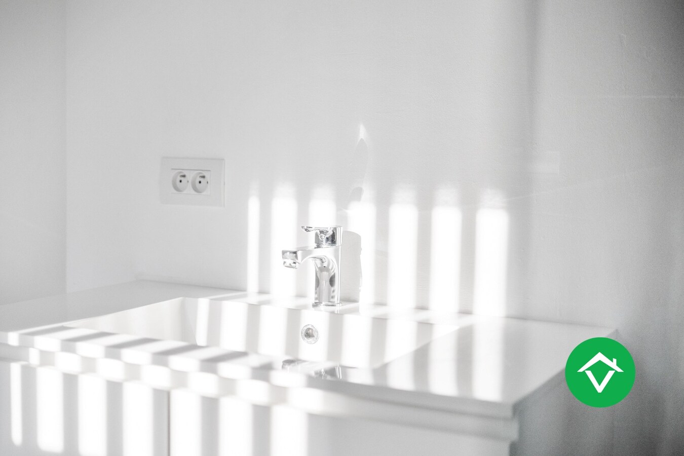 Volledig vernieuwde woning met 3 slaapkamers en bijgebouw in centrum Koekelare 