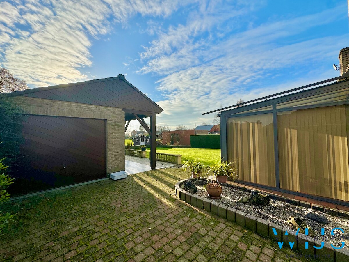 Stevige gezinswoning met bijgebouw te Ertvelde ! 