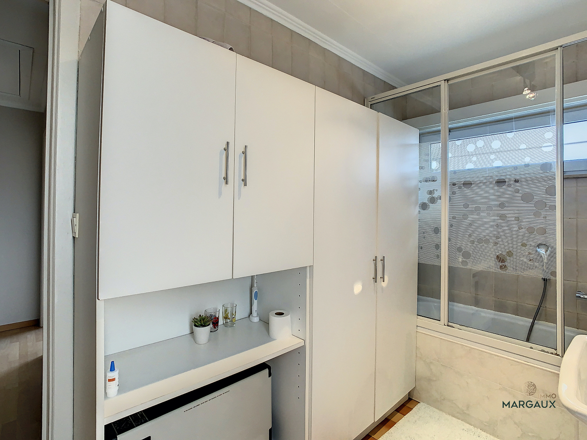 Instapklare halfopen bebouwing in rustige straat 