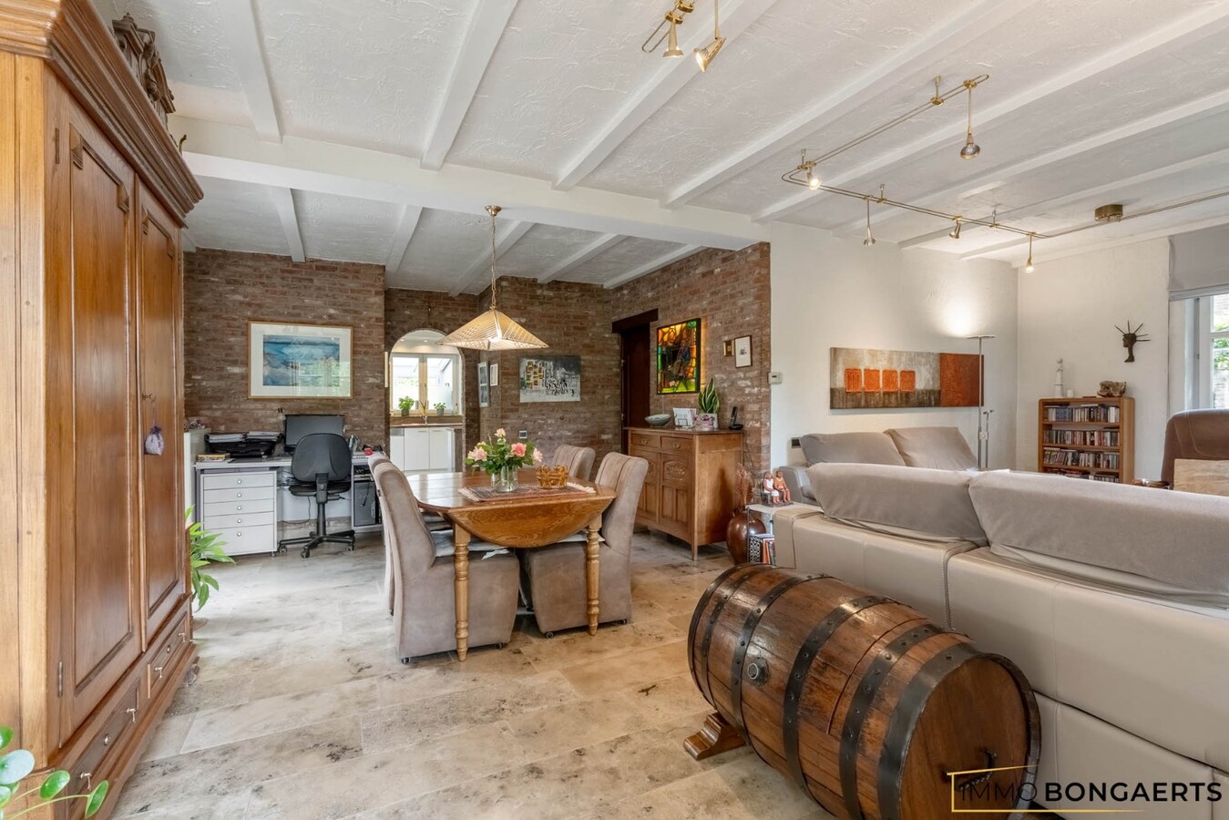 Zeer ruime woning op een leuke locatie te Bret-Gelieren 