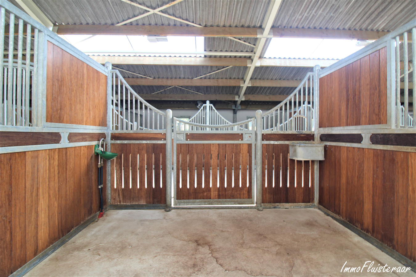 Professional recently built equestrian center on more than 3ha at Hannut (Luik/Liège; Belgium) 