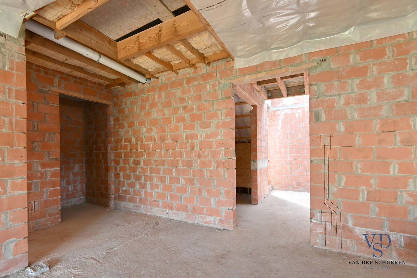 Eigentijdse woning (nog af te werken) te Vurste. 