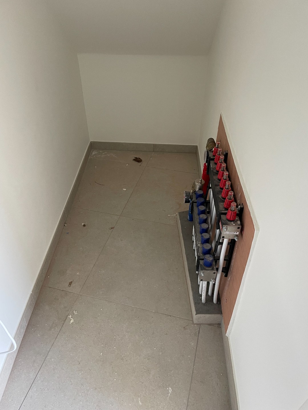 Nieuwbouwwoning met 3 slaapkamers inpandige garage , terras en tuin 