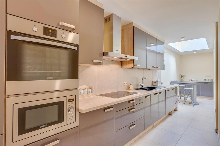 Volledig gerenoveerde woning op ideale locatie!! 