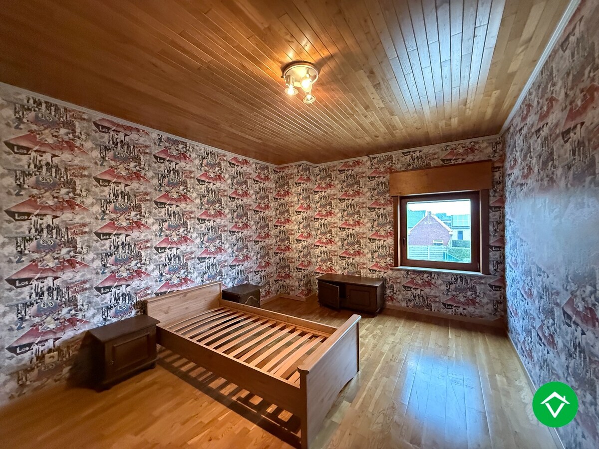 Ruime, alleenstaande woning met 6 slaapkamers en tuin te Hooglede (De Geite) 