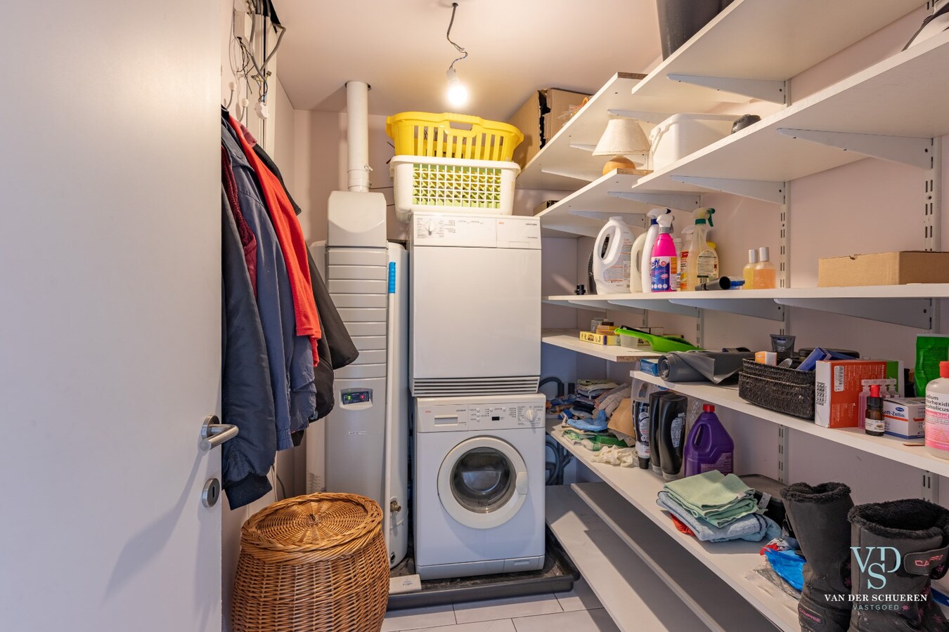 Handelspand mét woongelegenheid op commerciële locatie 