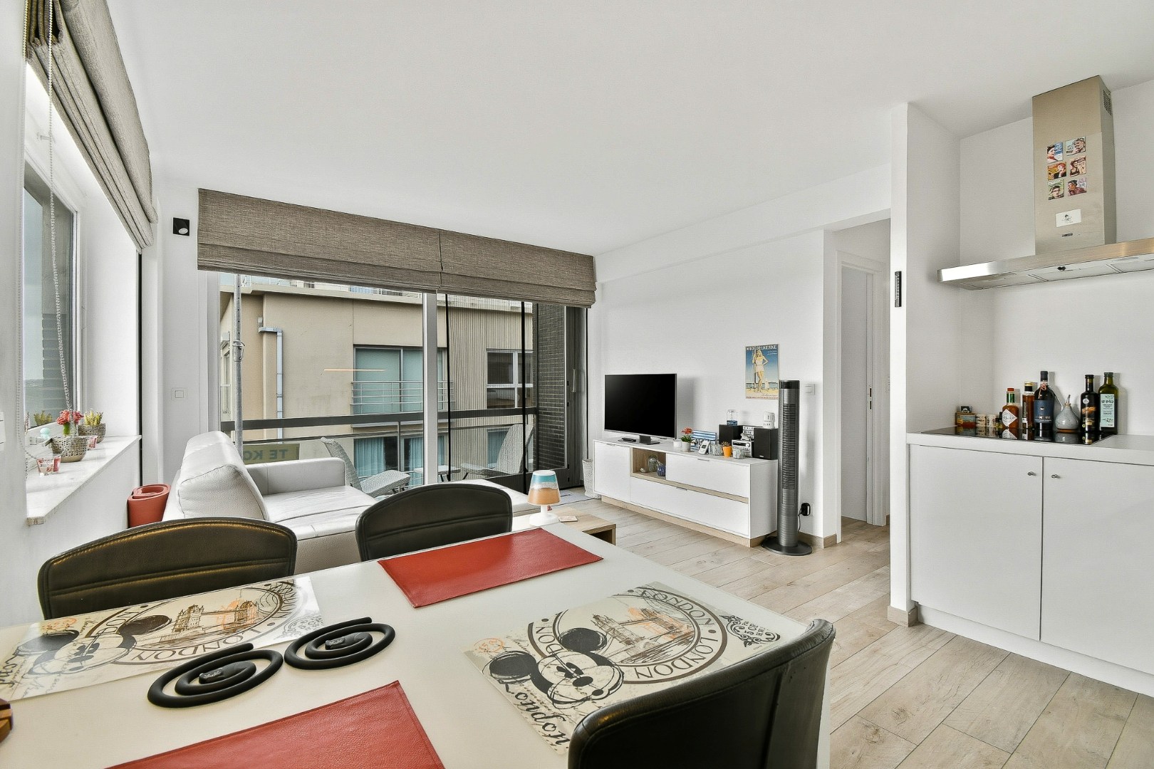 Appartement met zijdelings zeezicht en prachtig verzicht 