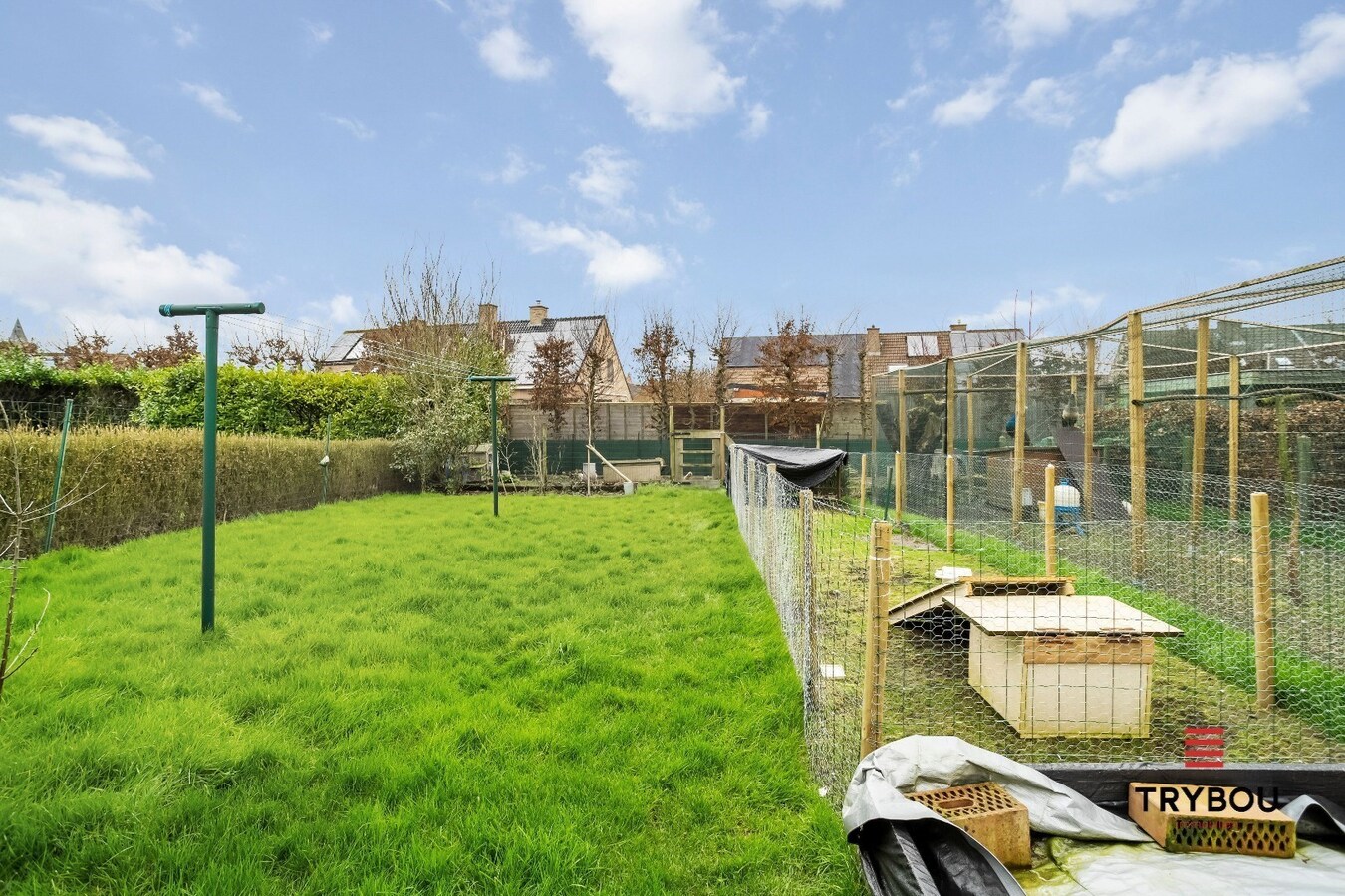 Uiterst ruime woning op het 'Stationsplein' in Merkem 