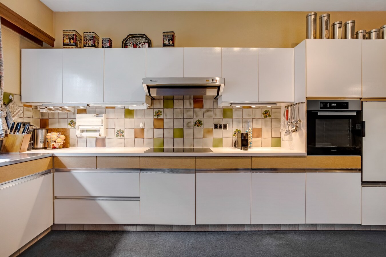 Vrijstaande woning met garage op ruim perceel in het centrum. 