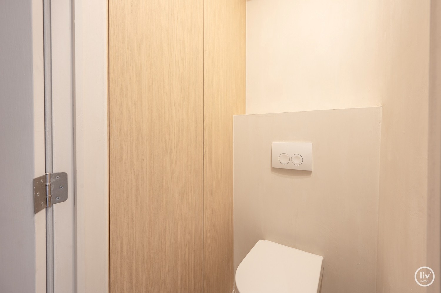 Prachtig integraal gerenoveerde studio gelegen op de vierde verdieping te Van Bunnelaan. 